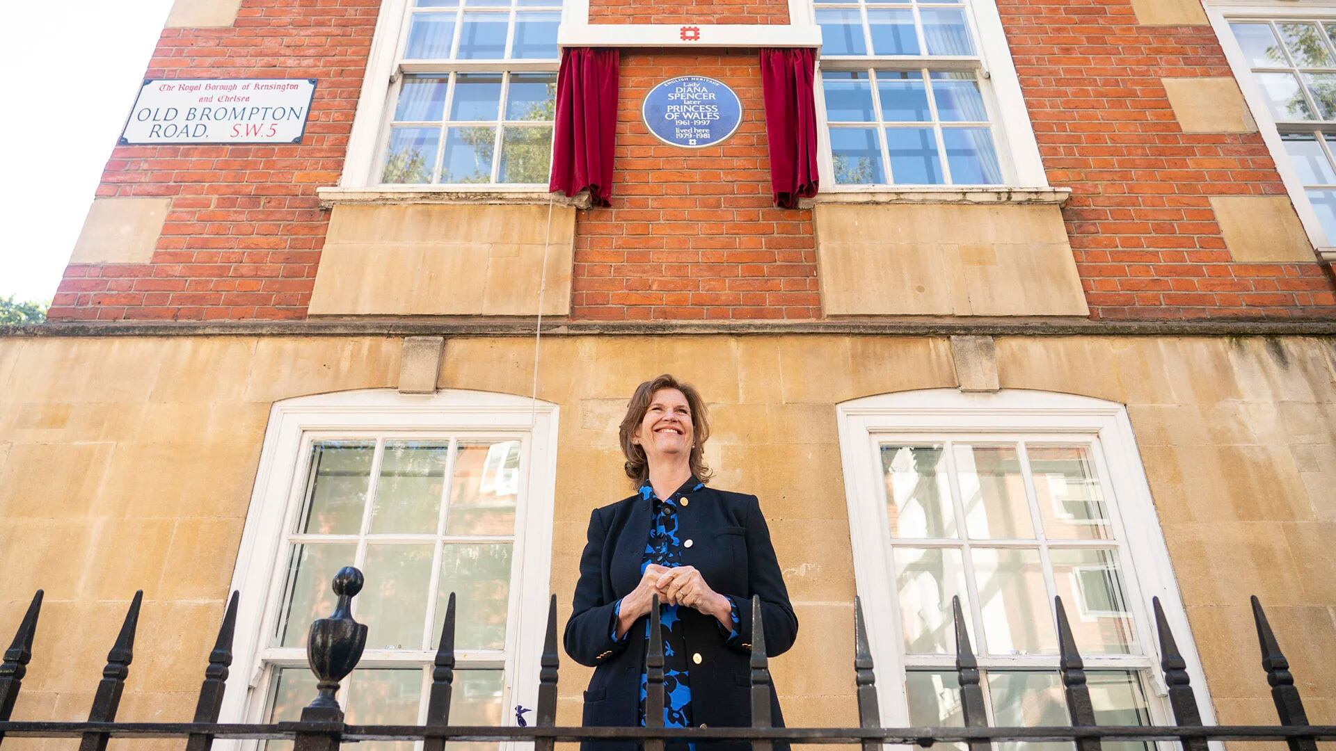 Lady Di fue homenajeada en el apartamento de Londres donde vivió hasta que se comprometió con el príncipe Carlos