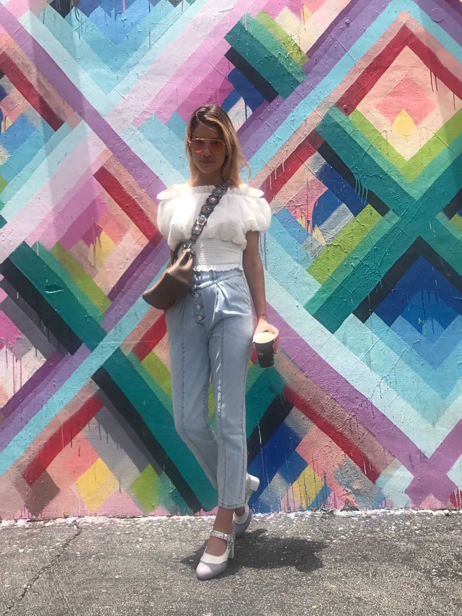 Angie Landaburu, influencer de 23 años tiene 115 mil seguidores en Instagram. Fashionista con las marcas de lujo del mundo más reconocidas, muestra diariamente los eventos que concurre y sus mejores looks.
