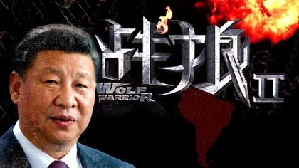 Xi Jinping, presidente de China. Detrás el póster promocional de la película "Wolf Warrior 2", un film del estilo "Rambo" que promociona la fortaleza del país (Infobae)