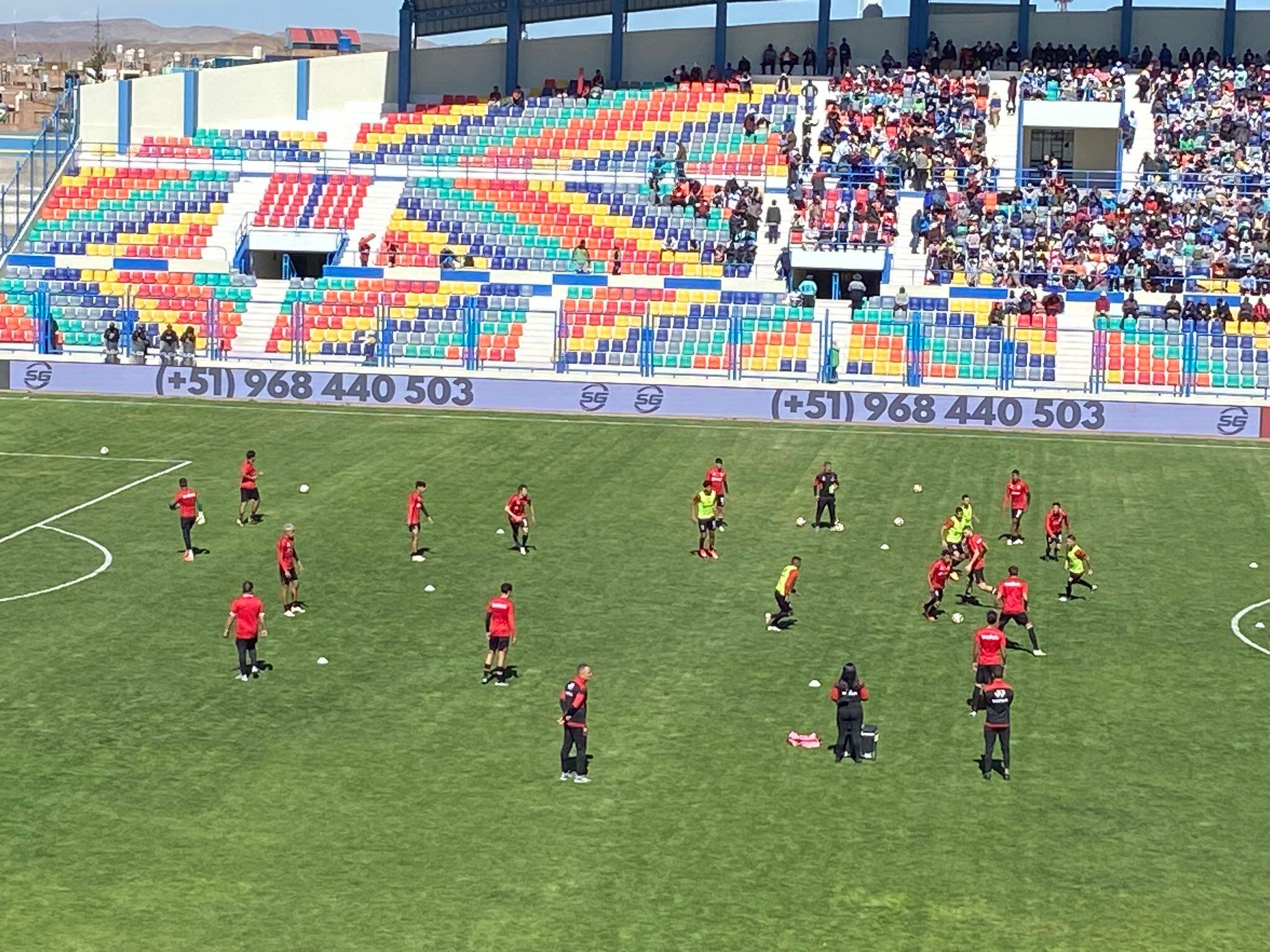 El equipo de Melgar se encuentra calentando previo al encuentro con Deportivo Garcilaso. (@danielfrh11)