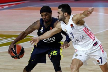 Una de las últimas imágenes de Campazzo con la camiseta del Real Madrid. Fue hoy en la victoria por Euroliga ante el Fenerbahce (EFE)
