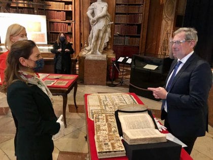 Gutiérrez Müller viajó a Europa para gestionar el préstamos de códices, obras de arte y objetos mesoamericanos (Foto: Facebook / Beatriz Gutiérrez Müller)