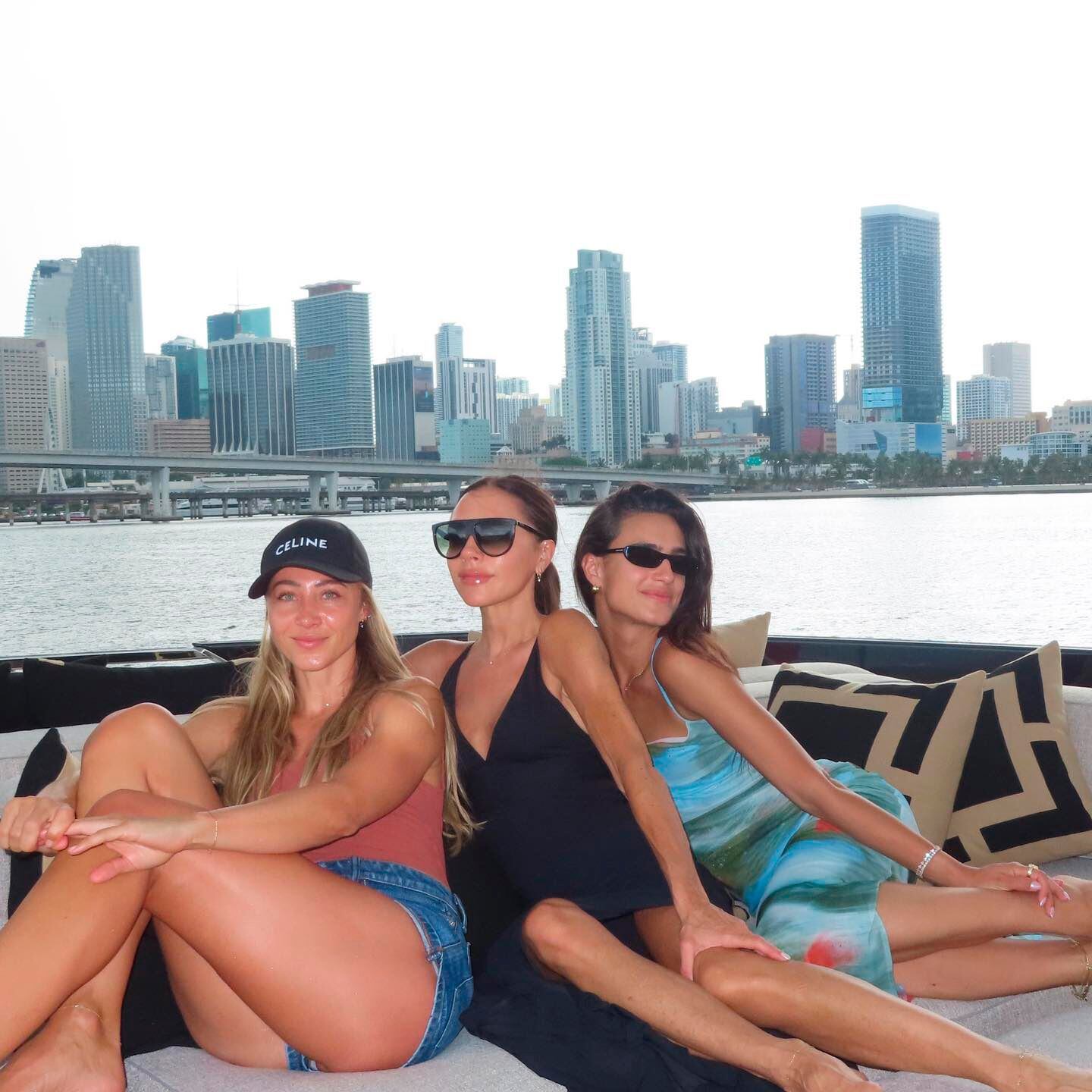 Andrea Rajacic, Victoria Beckham y Isabela Grutman (@victoriabeckham)