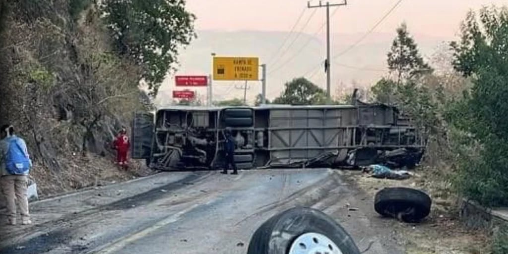 Tragedia en Edomex: vuelca camión con peregrinos en Malinalco; hay 14 muertos y 31 heridos