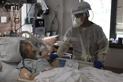 Una unidad de cuidados intensivos en el centro médico Providence Saint Joseph de Burbank, California (REUTERS/Lucy Nicholson)