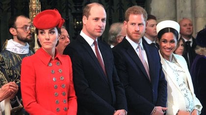 Los hijos de Camilla estuvieron invitados a las bodas de Kate y Williams y Harry y Meghan, aunque no mantienen una estrecha amistad con los royals (Shutterstock)