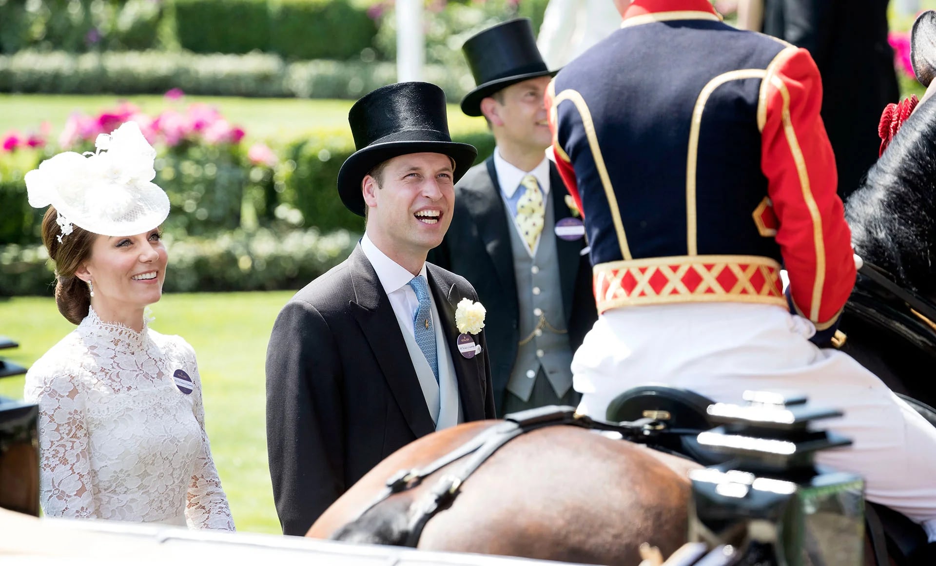 Los duques de Cambridge disfrutanto de las carreras de caballo (Getty Images)