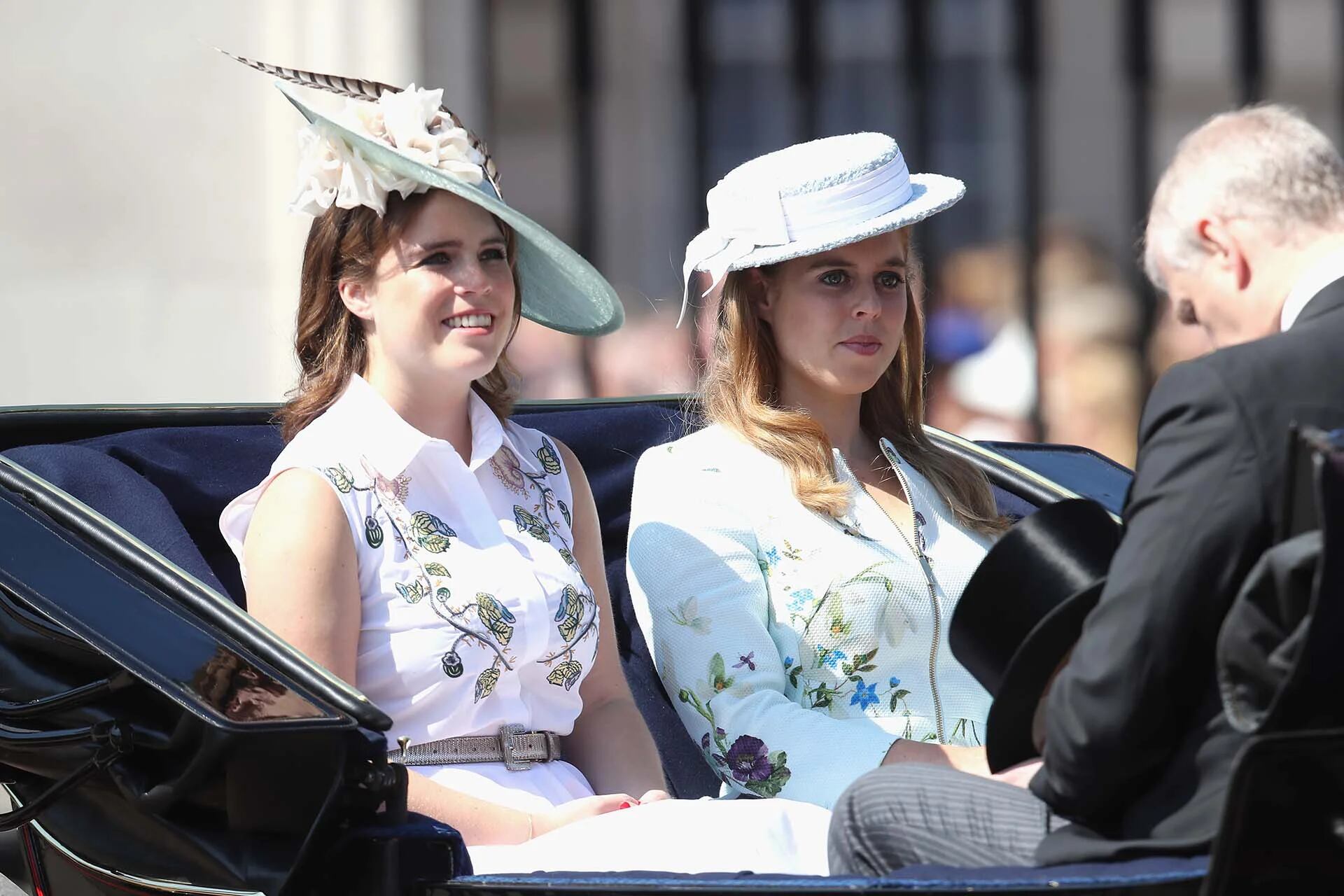 Las princesas Eugenia y Beatriz de York lucieron trajes con estampas florales