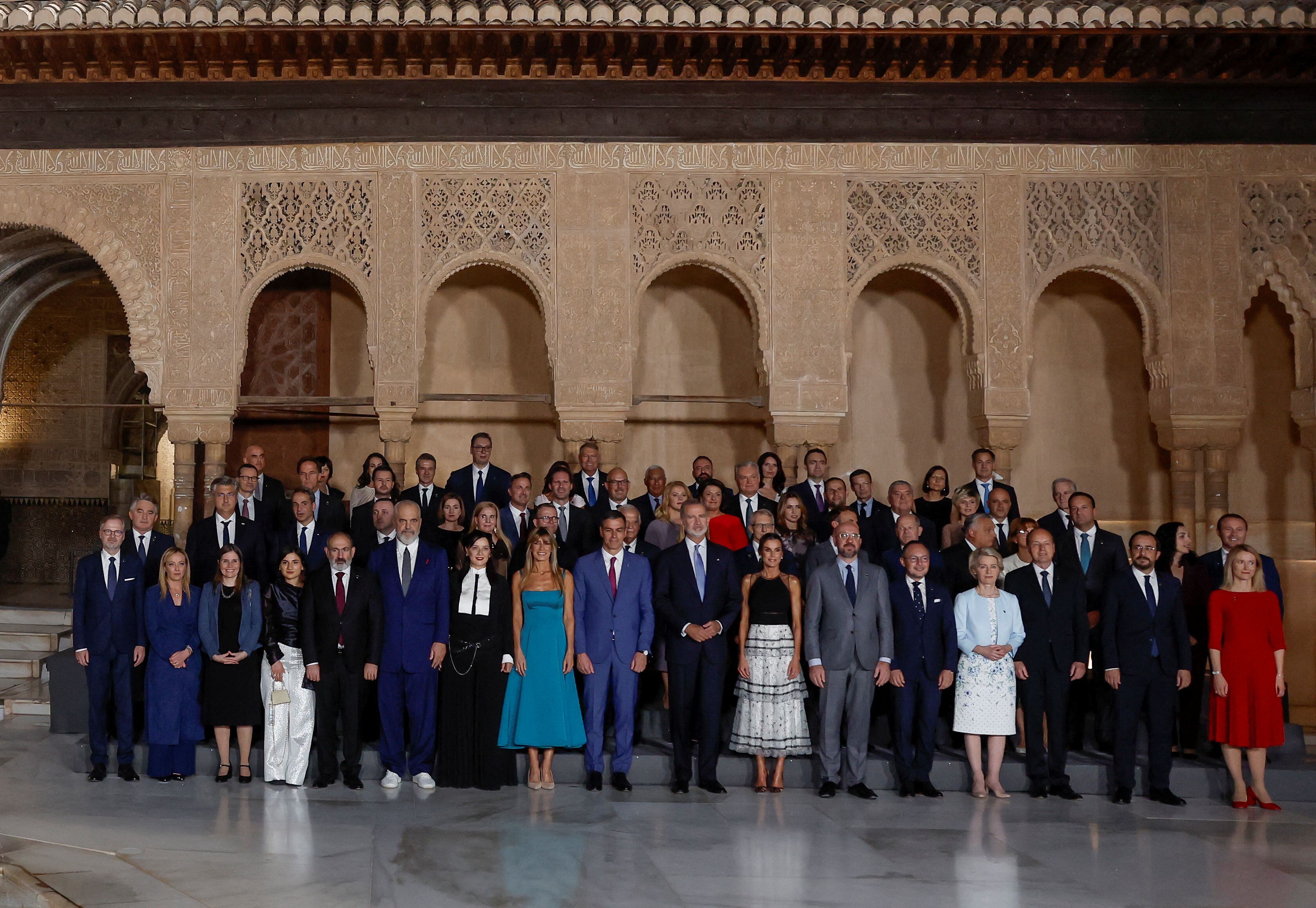 King Felipe VI of Spain, Queen Letizia and European leaders take a family photo during a visit to the Court of the Lions in the Alhambra, on the day of the European Political Community summit in Granada (Reuters/John Nazca)