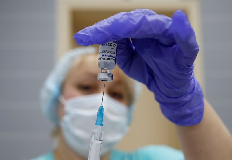 La opinión de los encuestados sobre las vacunas se vio dividida: hay gente que piensa tanto que todas son confiables como que ninguna lo es (Reuters)