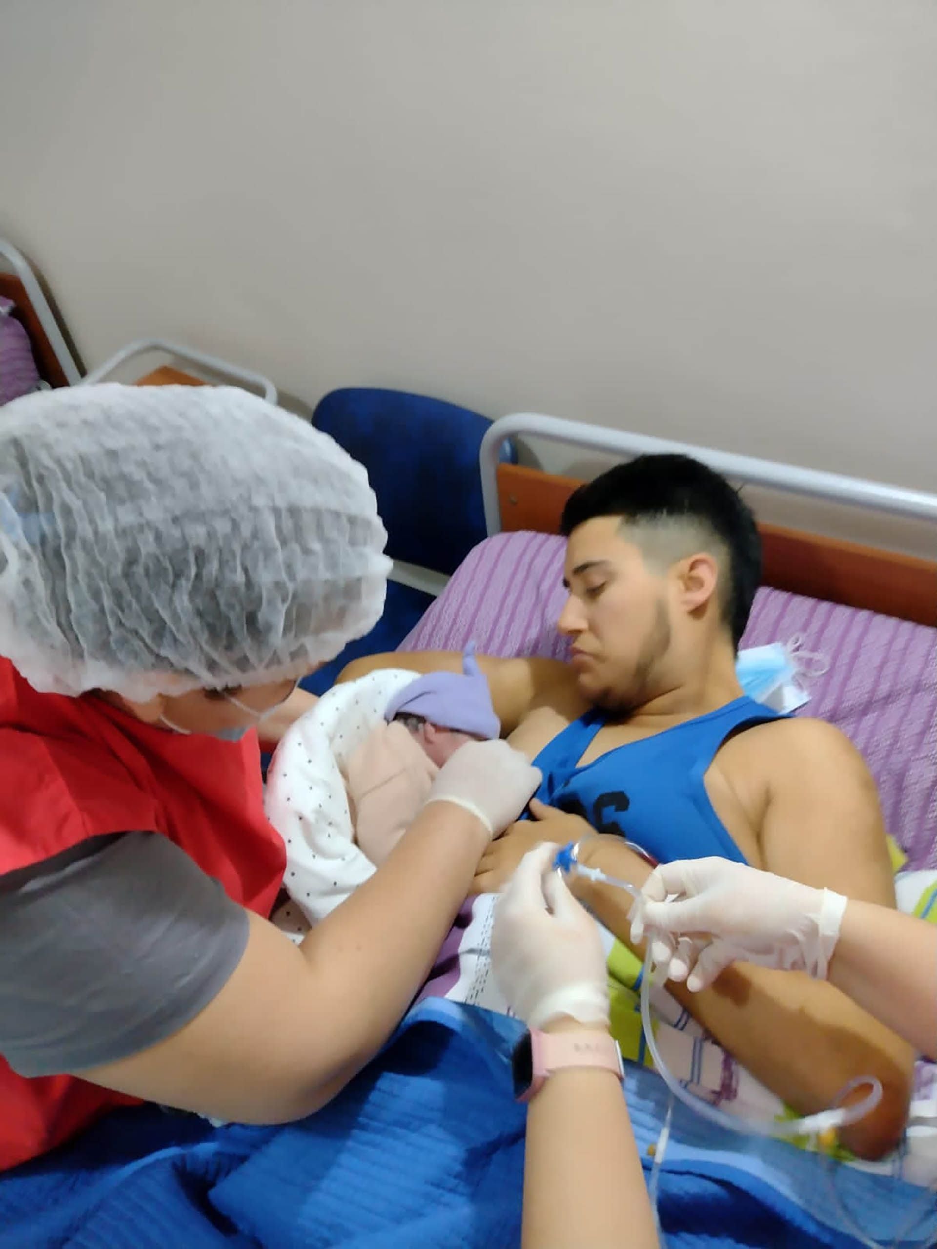 Pudo dar de mamar porque no se hizo la mastectomía para extirparse las mamas