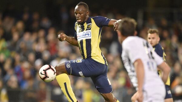Usain Bolt persigue su sueño de ser futbolista (AFP)