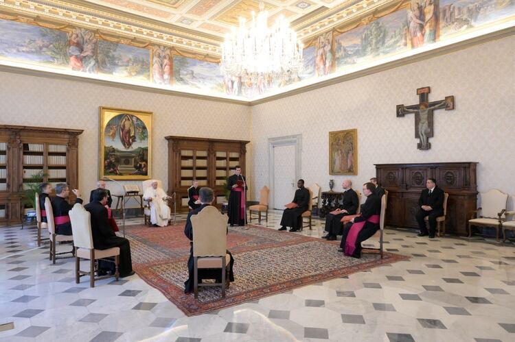 El papa durante la audiencia del miércoles. (Vatican Media/Handout via REUTERS)