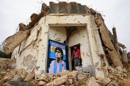 El mural de Aziz Asmar en Siria tras la muerte de Maradona (Foto: AFP)