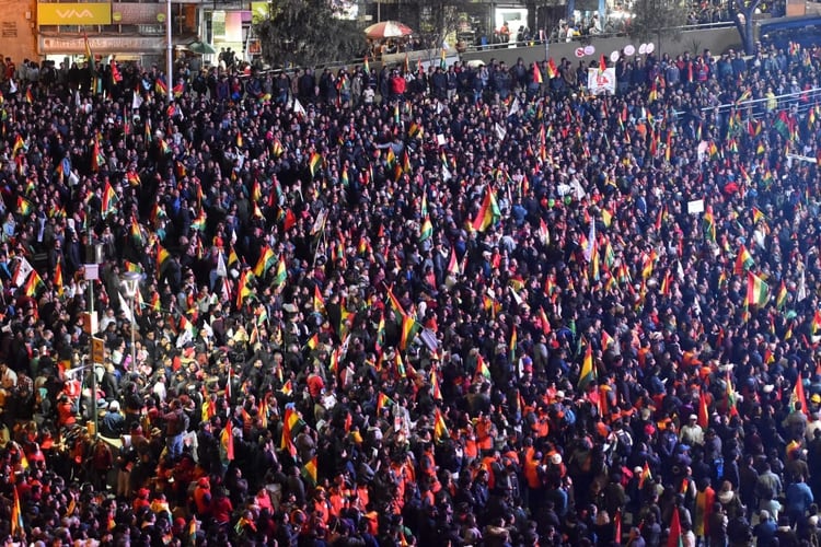 La multitudinario marcha opositora en La Paz (Gentileza del diario Los Tiempos)