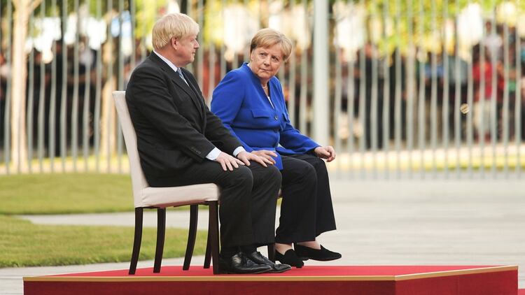 Boris Johnson y Angela Merkel en Berlín (AP)