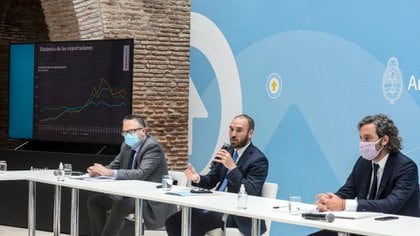 Matas Kulfas, Martn Guzmn y Santiago Cafiero en el encuentro de hoy