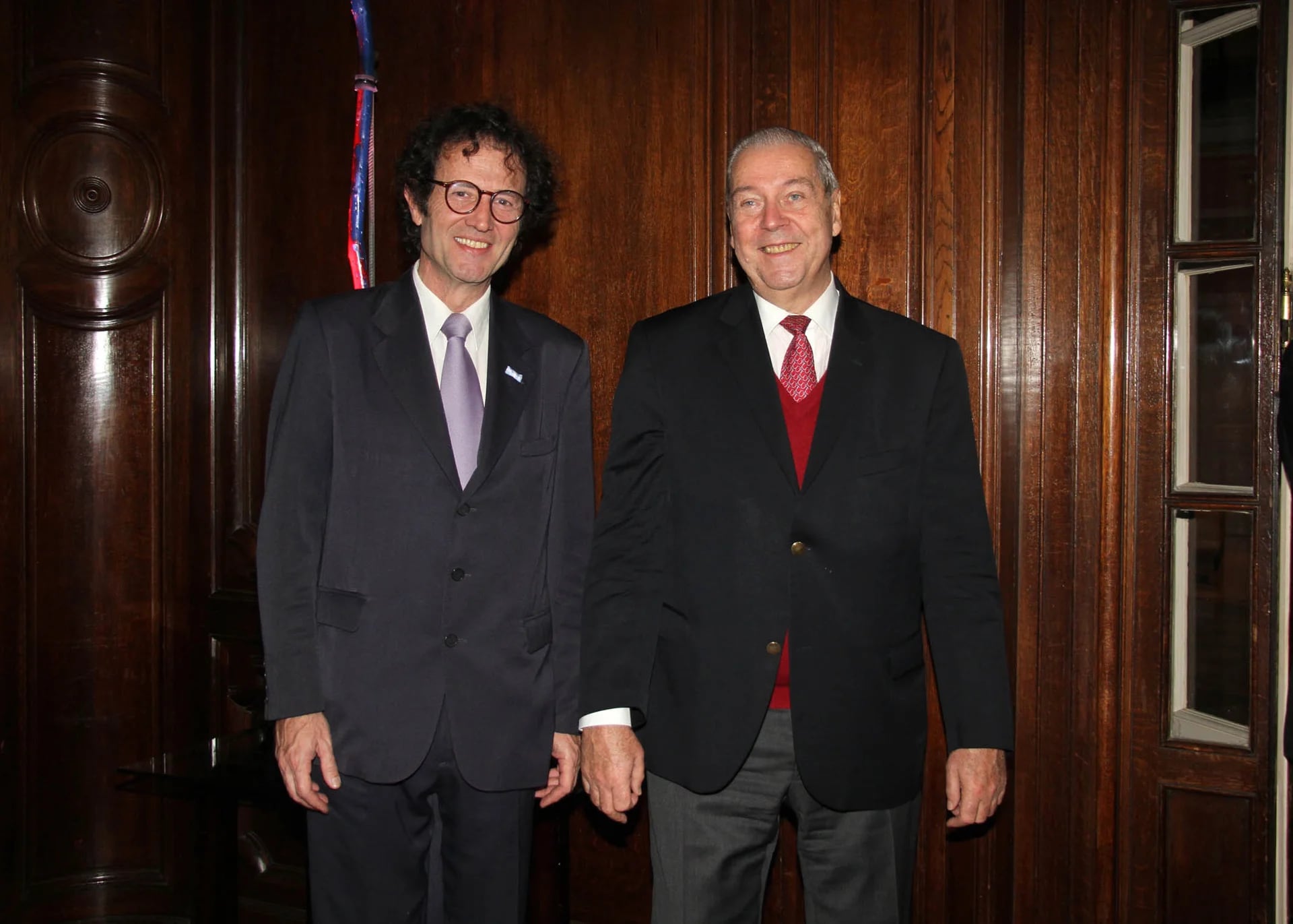 El secretario ejecutivo de la Fundación Kipp, Lucas Beccar Varela, junto al presidente de esa institución benéfica, Alejandro Carlos Kipp