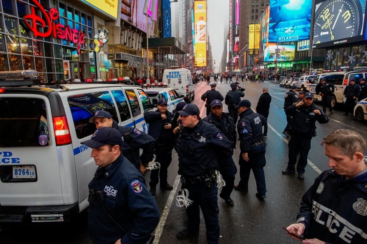 Policías reforzaron la seguridad en puntos clave de Manhattan (Reuters)