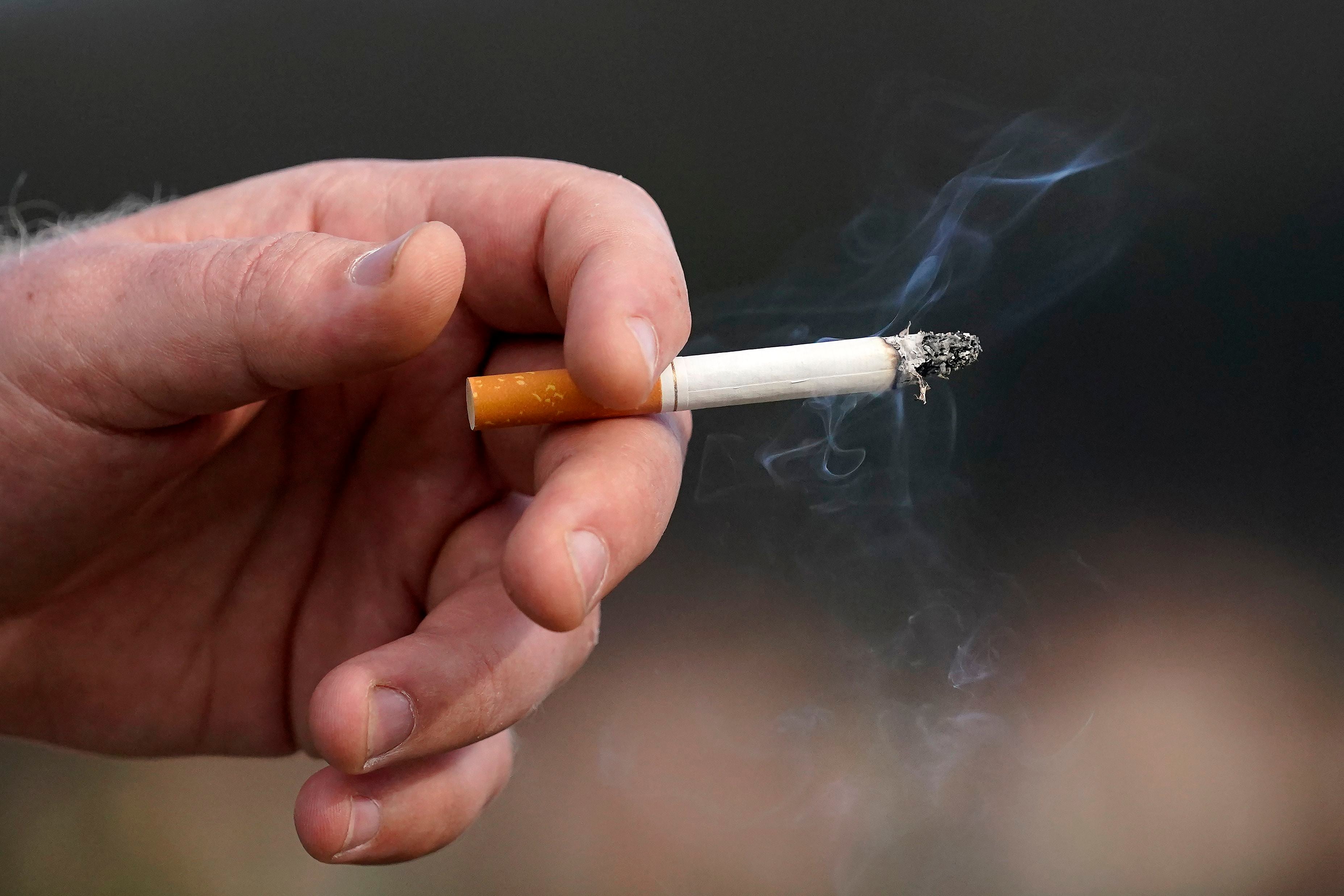 Un estado de EEUU busca prohibir el tabaco para futuras generaciones -  Infobae