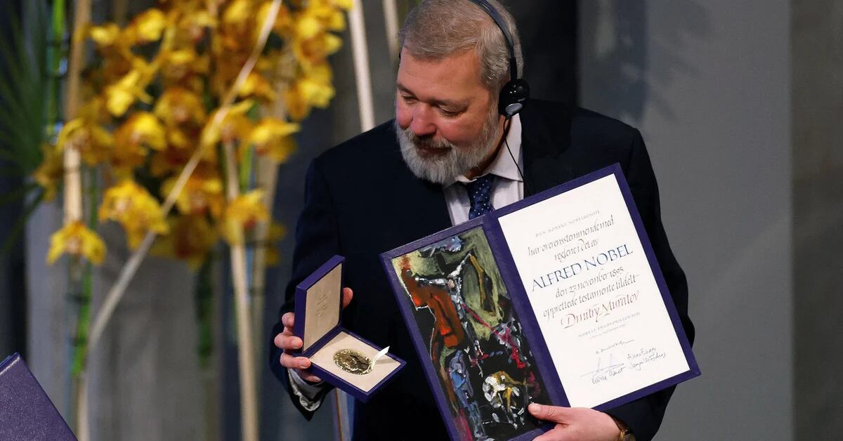 Der russische Journalist Dmitri Muradov hat seinen Friedensnobelpreis für mehr als 103 Millionen Dollar verkauft.