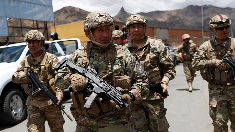 Los militares retirados aseguraron que el Ejército se negó a realizar un milicia armada en Bolivia (Reuters)