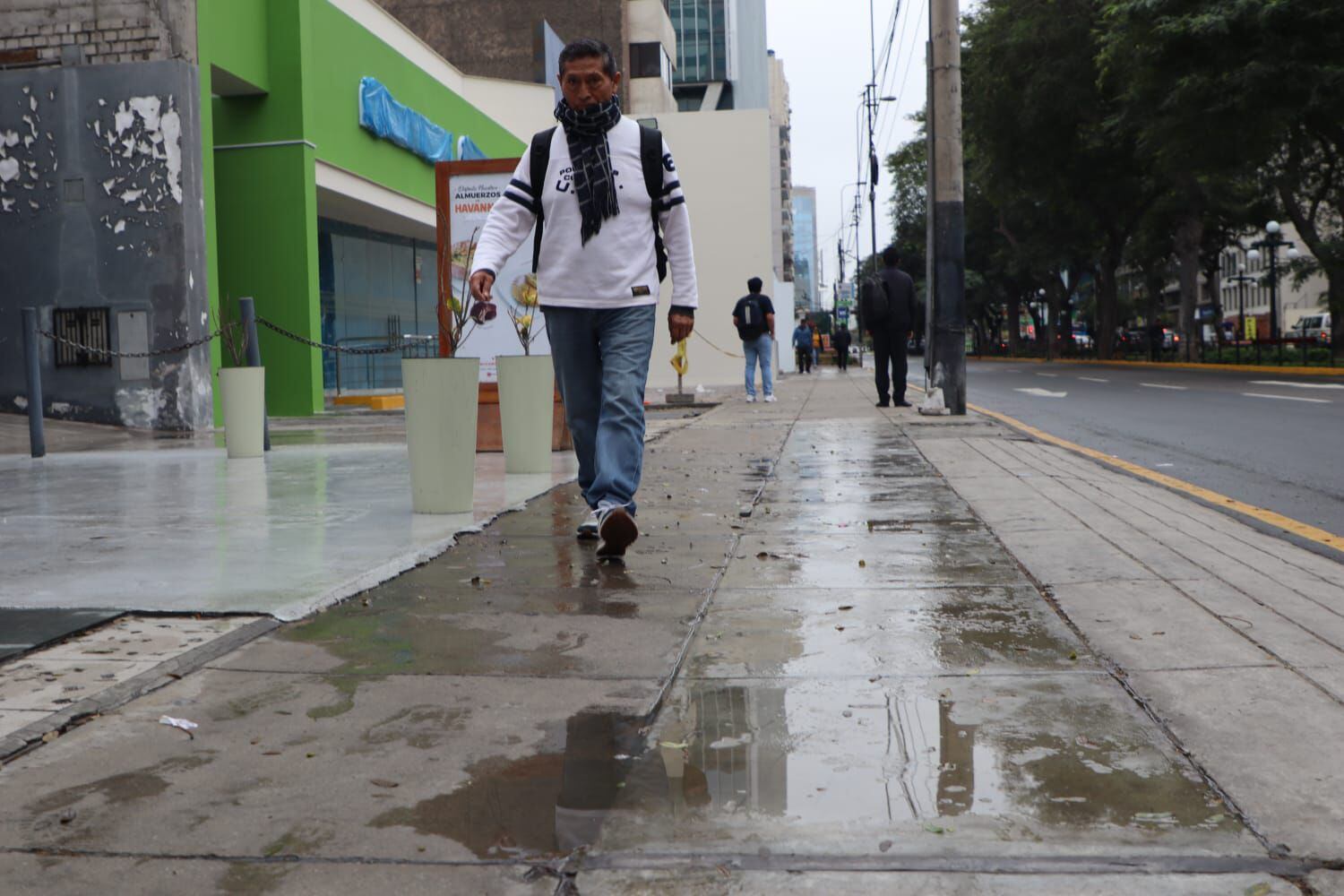 Lluvia en Lima: Intensa llovizna, bajas temperaturas y neblina se registró en varios distritos de la capital. (Infobae/Paula Elizalde)