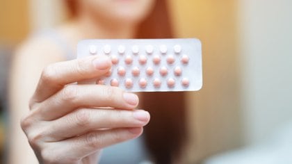 Las pastillas anticonceptivas pueden ser uno de los factores que impactan sobre la lubricación natural  (Shutterstock)