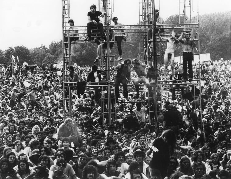 Las noticias de lo que estaba sucediendo en Woodstock llegaron a todo el país. El New York Times habló de “Una pesadilla” y comparó a los cientos de miles de asistentes con “lemmings que se dirigen hacia el mar a encontrar su muerte” (Granger/Shutterstock)