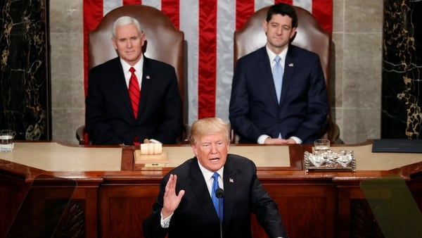 El presidente de los Estados Unidos, Donald Trump; detrás, el vicepresidente, Mike Pence, y el titular de la Cámara de Representantes, Paul Ryan.