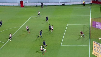 La imagen que más esclarece la posición de Bruno Zuculini en el segundo gol ante Nacional (ESPN)