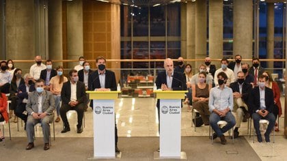 Horacio Rodríguez Larreta y Diego Santilli, con referentes de Juntos por el Cambio, le responden al oficialismo 