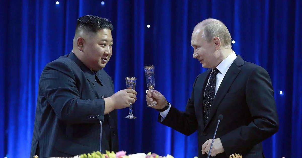Kim Jong-un elogia il massacro di Putin: “Le minacce politiche e militari delle forze ostili devono essere eliminate”