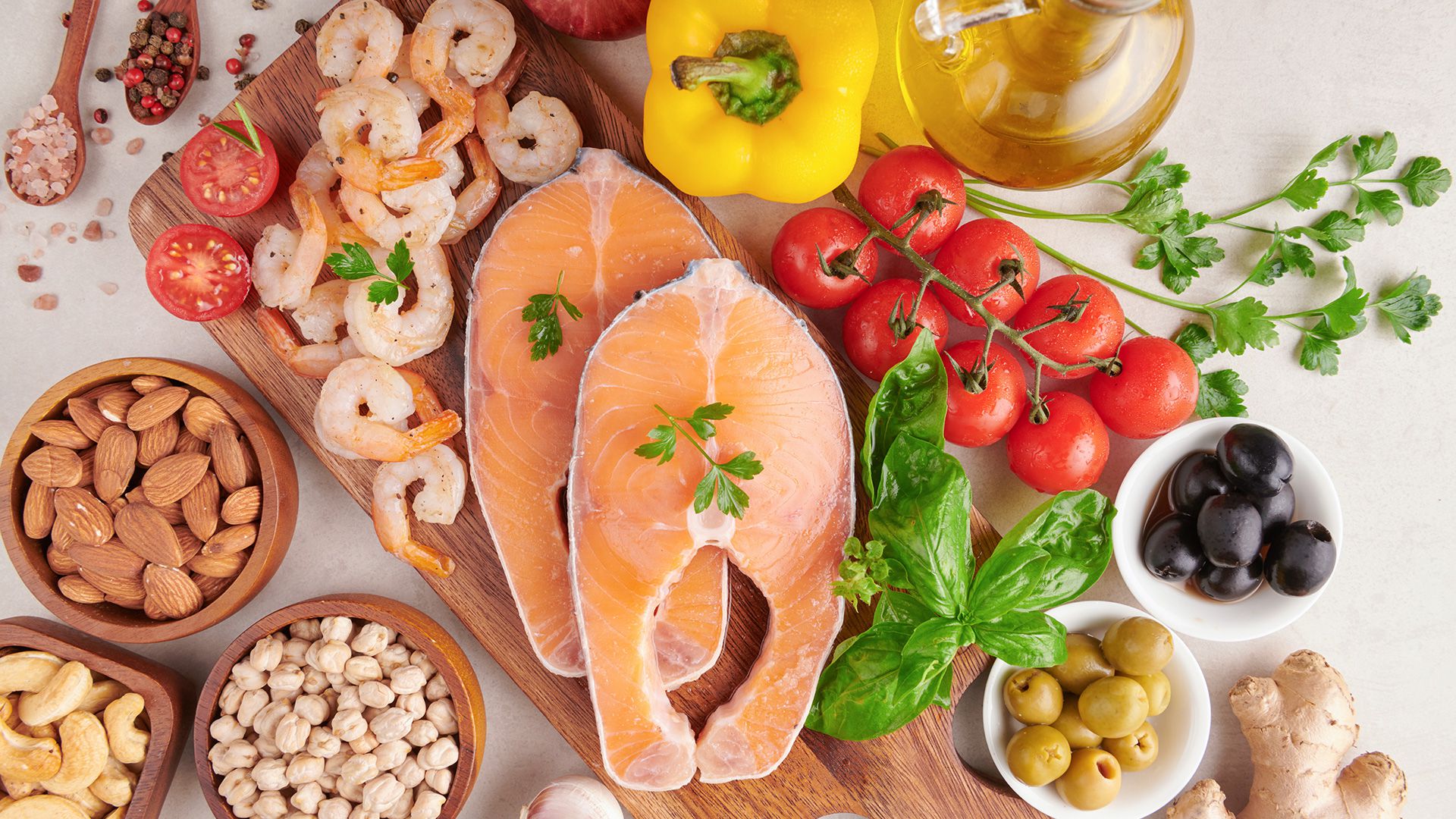 La dieta mediterránea es un patrón de alimentación basado en los hábitos de italianos, griegos y otros habitantes de la región (Freepik)