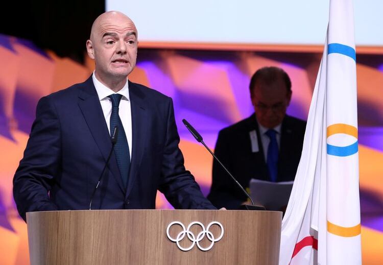 La Copa América y la Eurocopa de este año han sido suspendidas, mientras que los Juegos Olímpicos se mantienen en pie (Reuters)