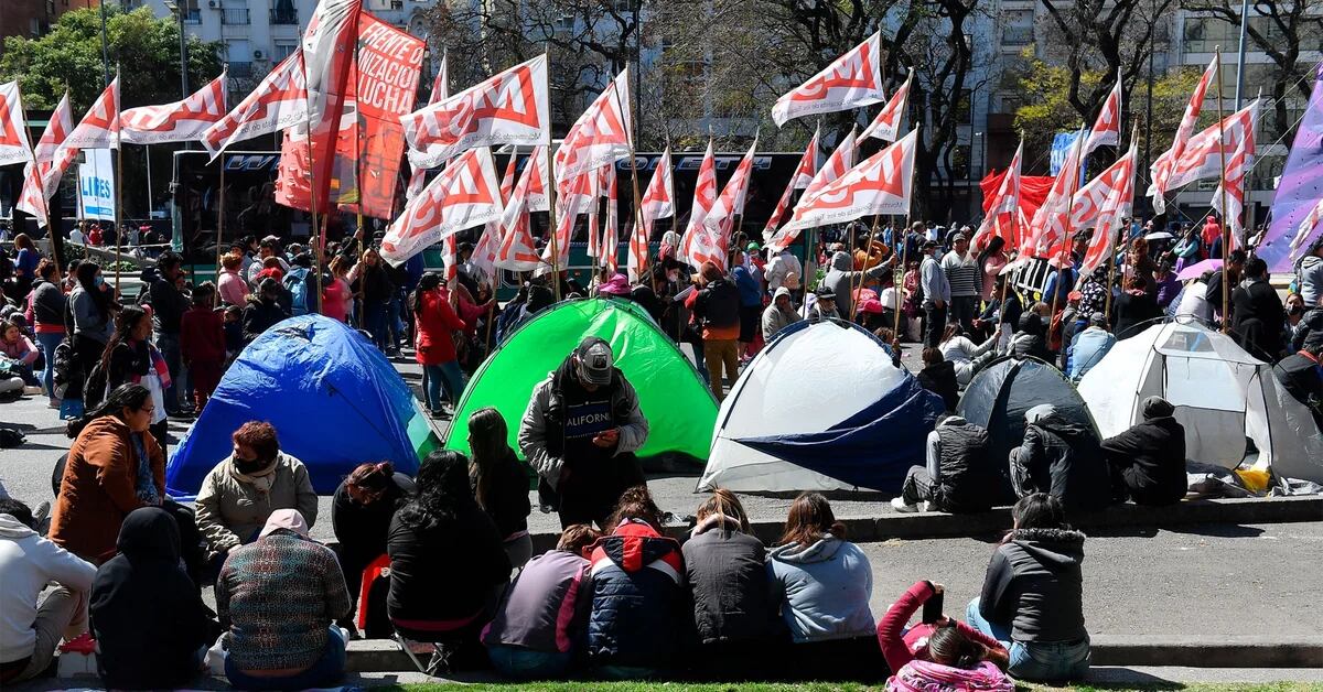 Downtown Buenos Aires will once again be in chaos due to another picket camp on 9 de Julio Avenue