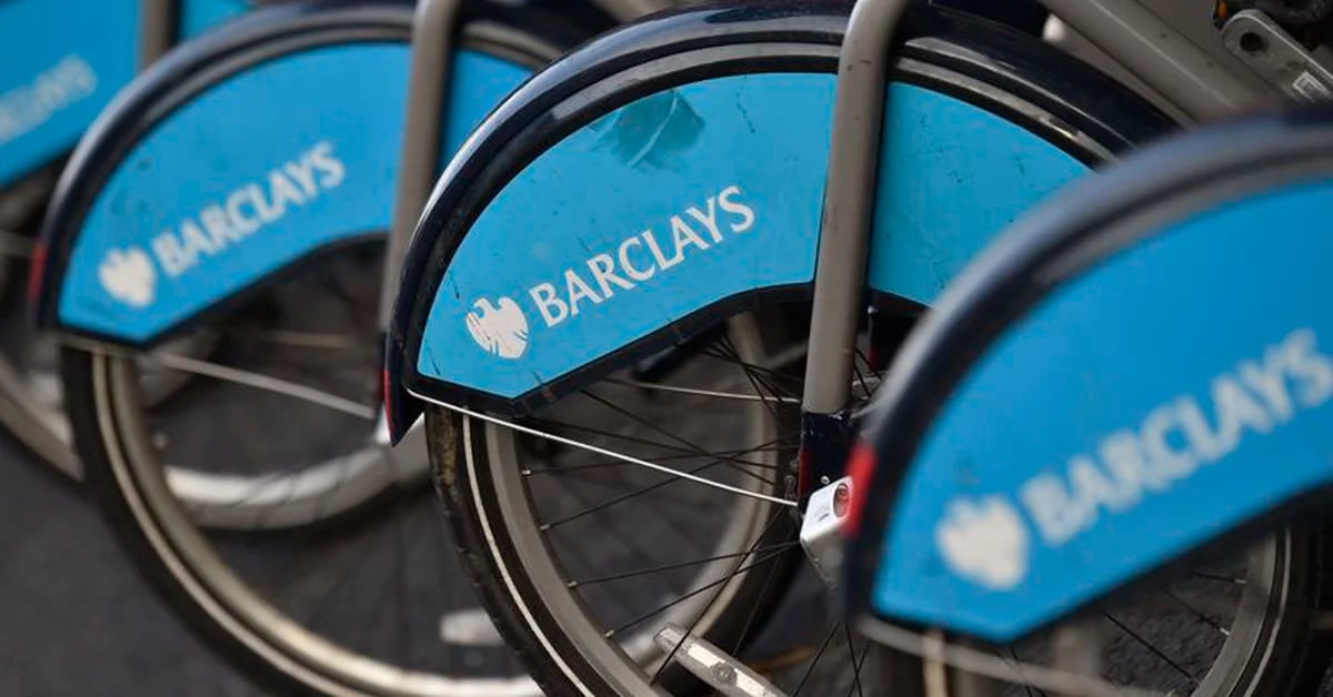 Barclays profits fall 14% due to mistake in operations and collapse of deals