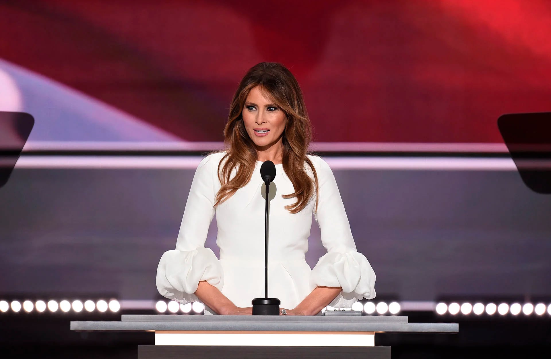 Melania Trump, la esposa del magnate, fue la noticia de la primera jornada de la Convención Republicana tras pronunciar un discurso cuyo tramo central fue plagiado de uno de Michelle Obama (AFP)