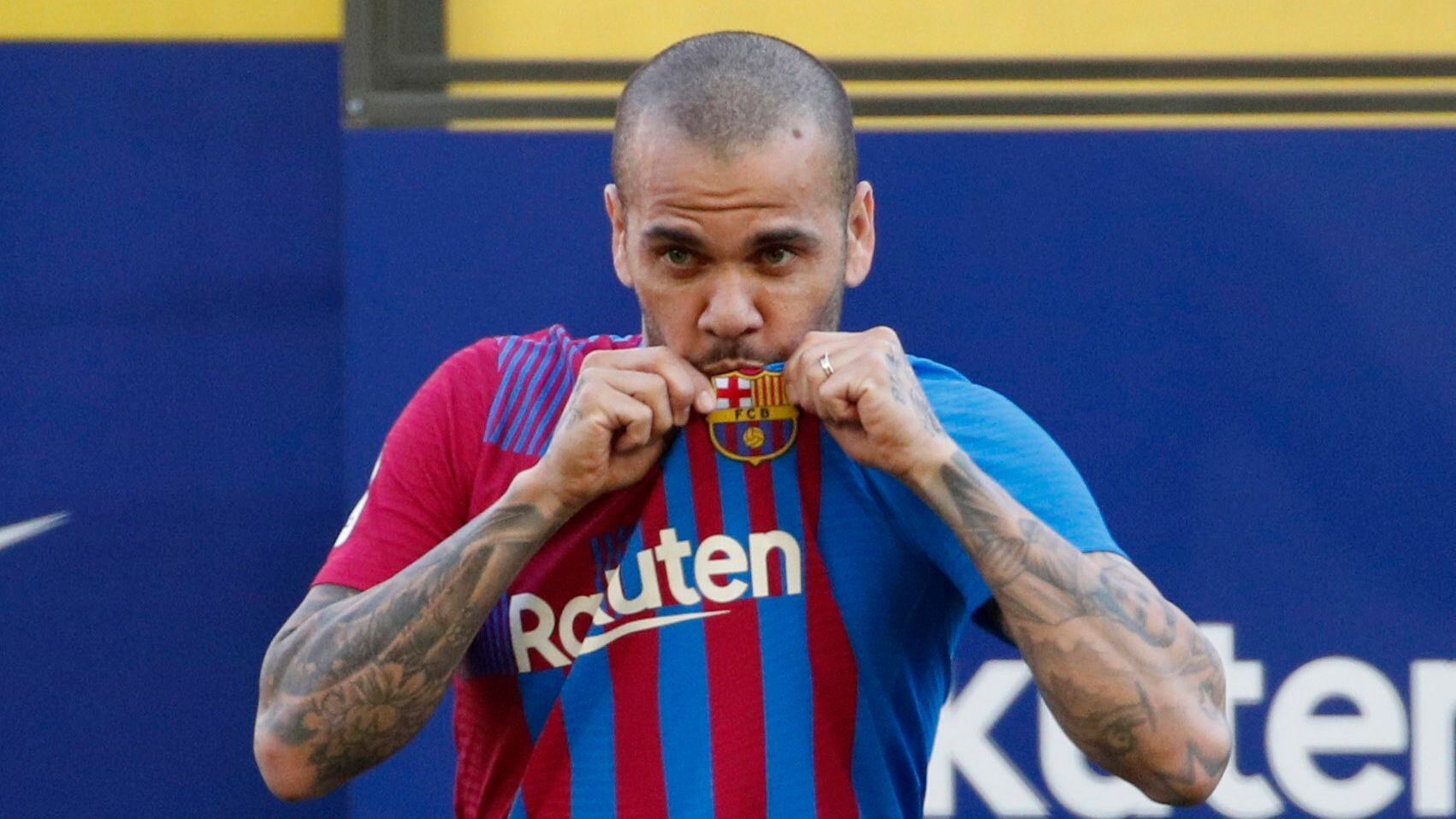 Умер ли дани алвес. Дани Алвес в тюрьме. Дани Алвес в тюрьме фото. Dani Alves Barca. Дани Алвес 2019 год фото.