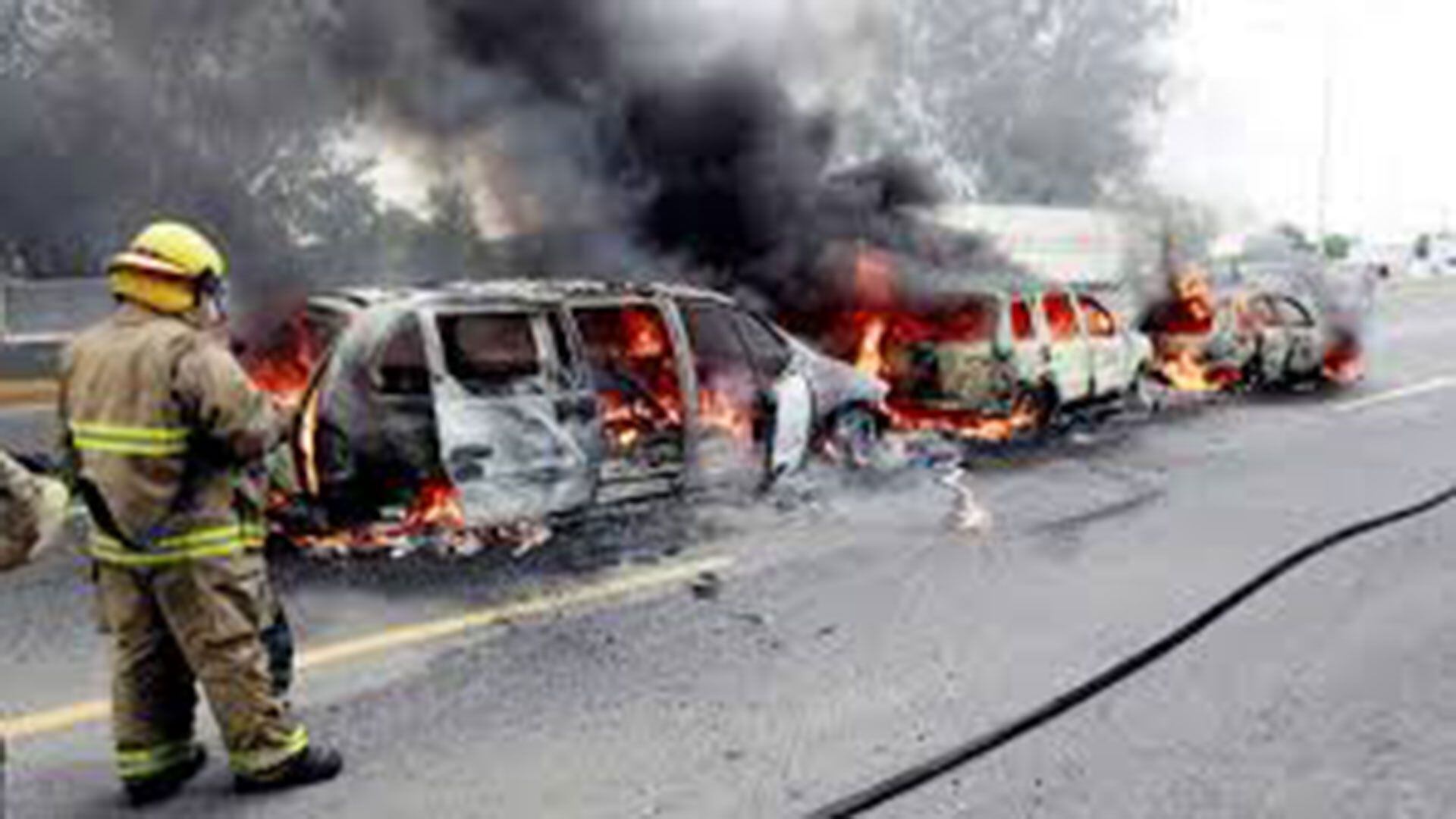 Los bloqueos en Jalisco durante la jornada de violencia de agosto de 2012. (Foto: Twitter)