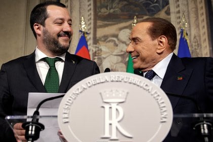 Matteo Salvini y Silvio Berlusconi en Roma el 12 de abril de 2018 (REUTERS/Max Rossi/File Photo)