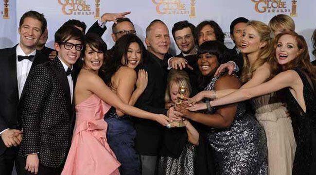 Glee ganó el Globo de Oro  como mejor serie de comedia y musical, y tuvo a los ganadores de mejor actor y actriz secundarios