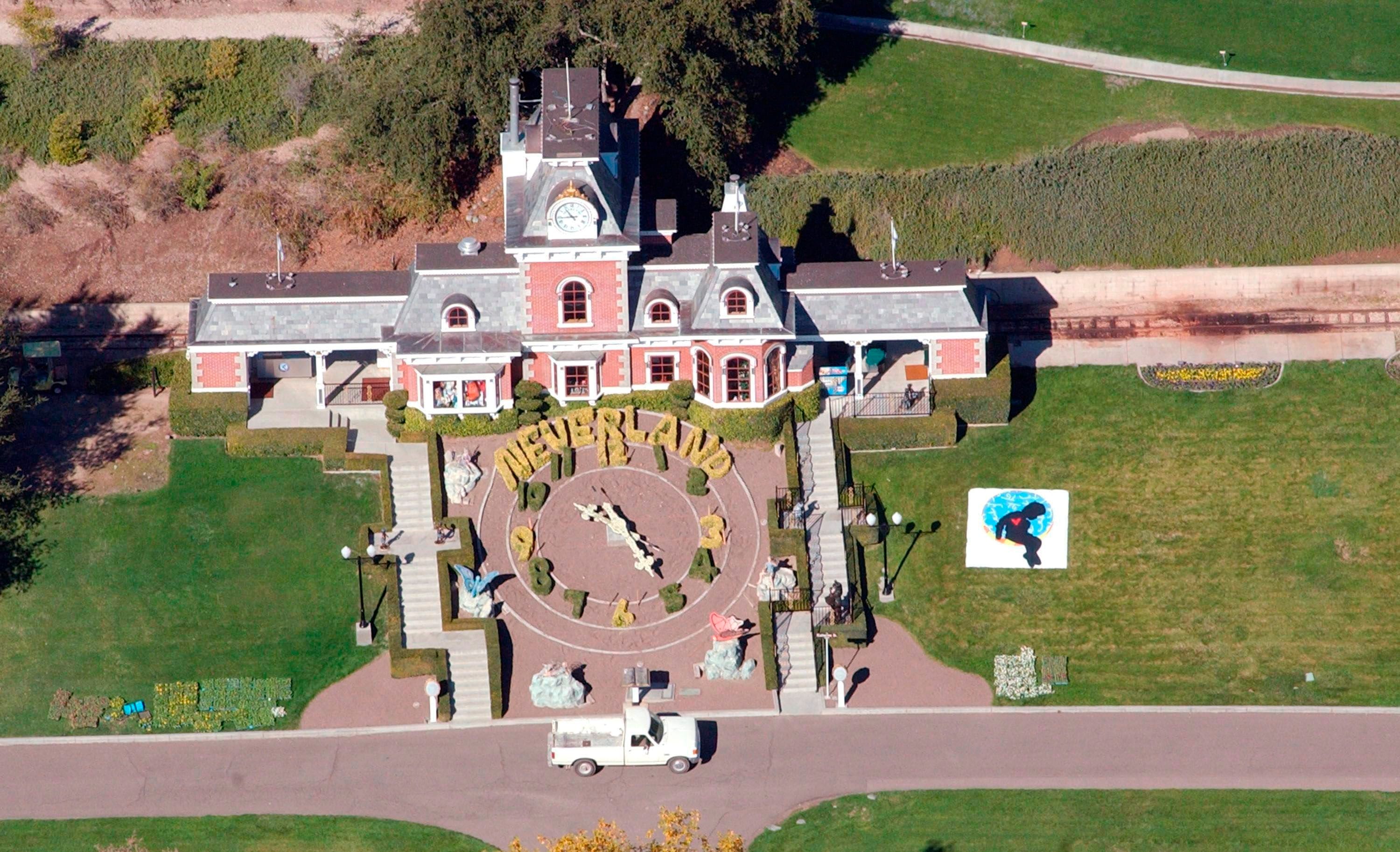 Fotografía tomada en junio de 2009 en la que se hizo un registro aéreo del rancho "Neverland", que perteneció a la estrella del pop Michael Jackson, en Santa Inés (California, EE.UU.). EFE/Armando Aroriyo/Archivo

