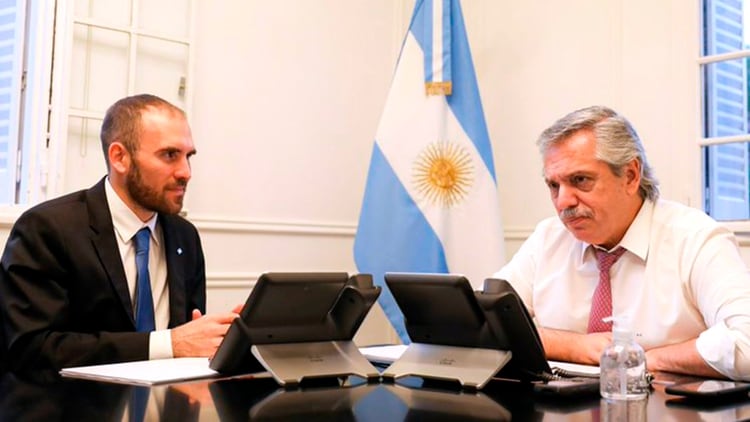Alberto Fernández y Martín Guzmán en la quinta presidencial de Olivos