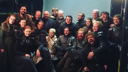 Después de grabar la primera temporada de la serie y mientras se preparaba para para promocionarla sufrió dos aneurismas (Foto: Instagram @EmiliaClarke)