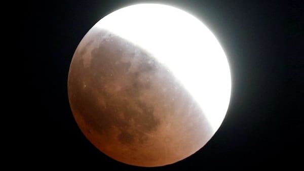 Así se vio el eclipse lunar desde El Cairo (Reuters)