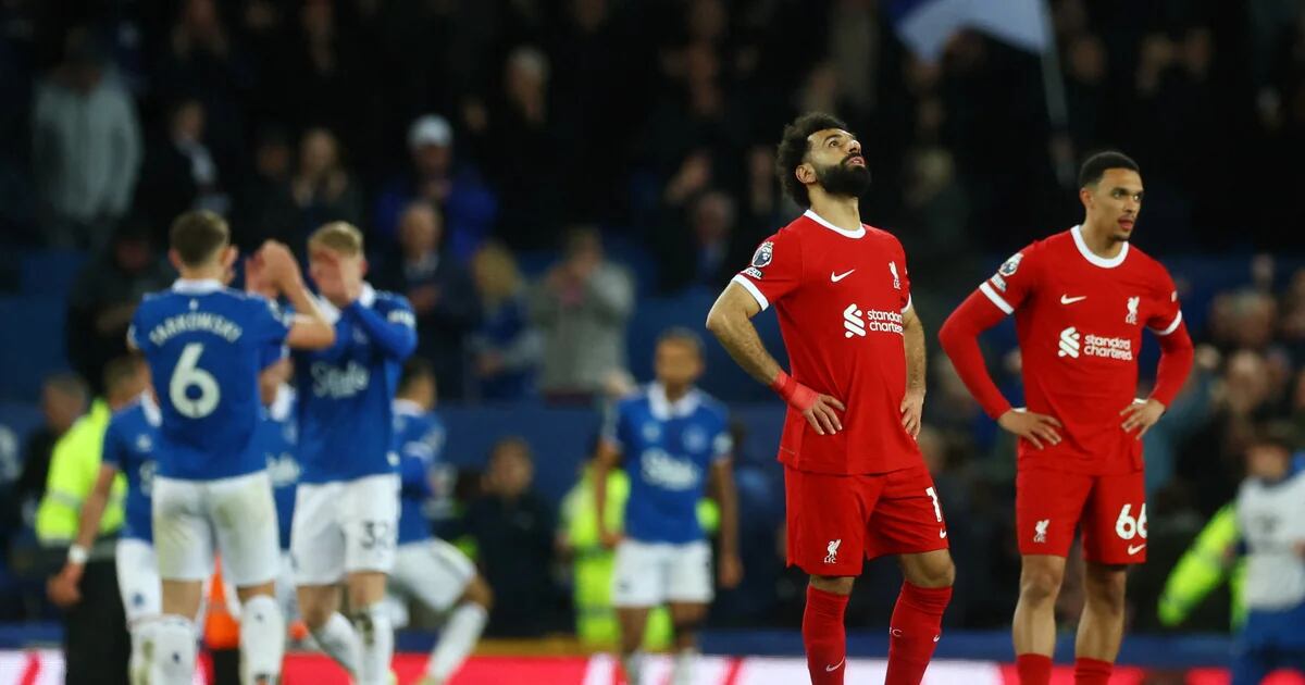 Il Liverpool subisce una sconfitta storica e la lotta per la Premier League inglese si complica: dalle prese in giro dell'Everton alle scuse di Klopp