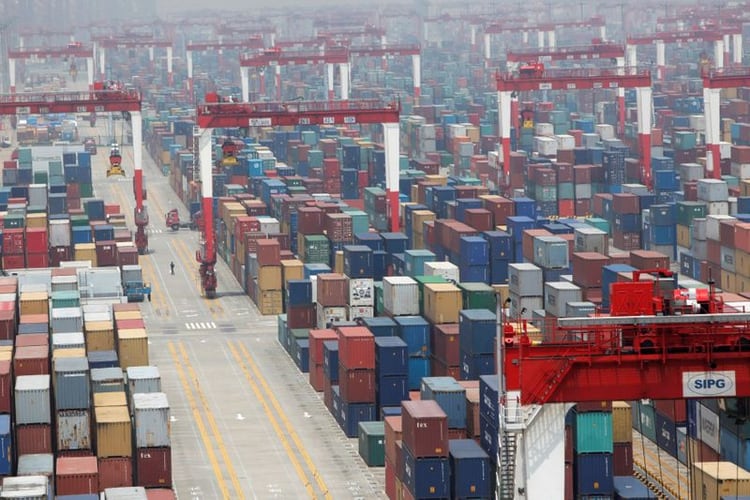 Imagen del puerto de Shanghai. El cierre parcial o total de los puertos chinos es un problema logístico de escala mundial (Reuters) 