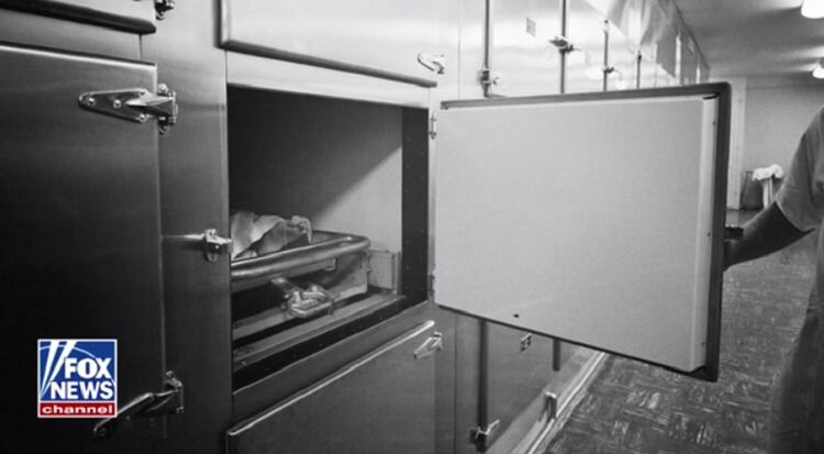 Esta imagen fue tomada por Wiener, la noche en que logró colarse hasta la cámara número 33, después de ofrecerle alcohol a los trabajadores de la casa funeraria (Foto: Fox News Channel/Scandalous: The death of Marilyn Monroe)