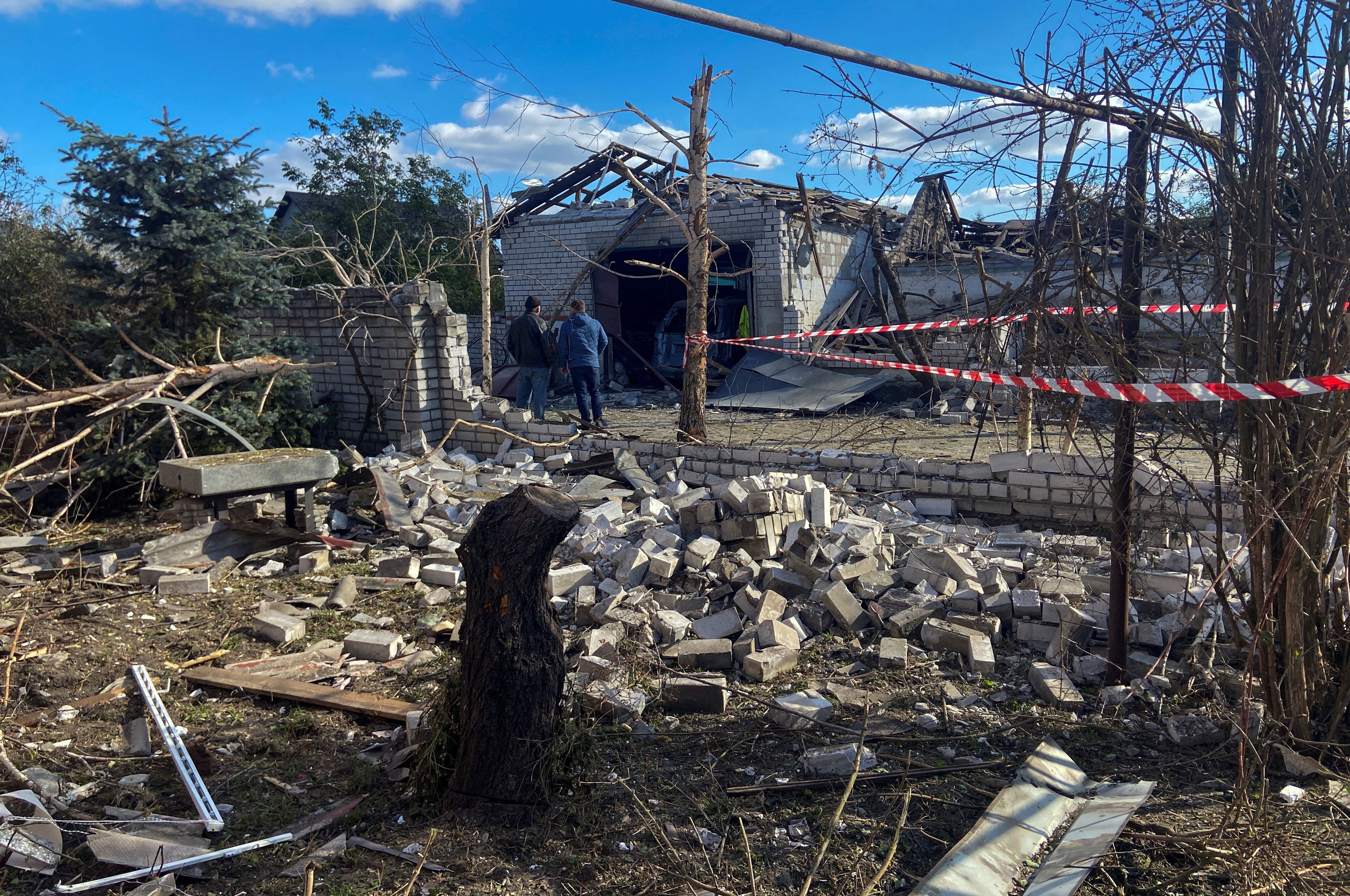 Edificios residenciales dañados por un ataque con misiles rusos   (REUTERS/Mykola Synelnykov)